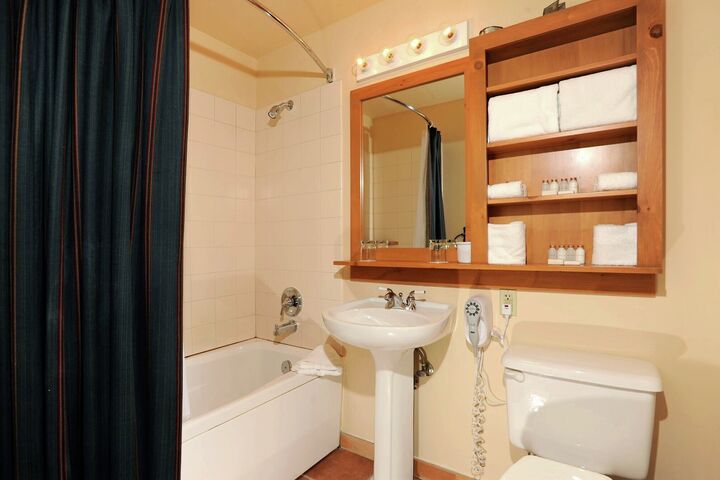 1 Bdrm - Bathroom