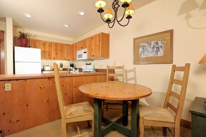 1 Bdrm - Dining Area