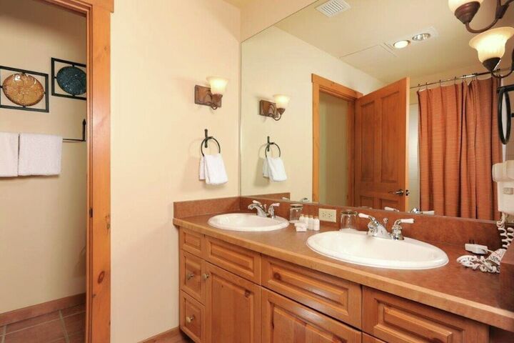 2 Bdrm + Murphy - Master Ensuite Bathroom