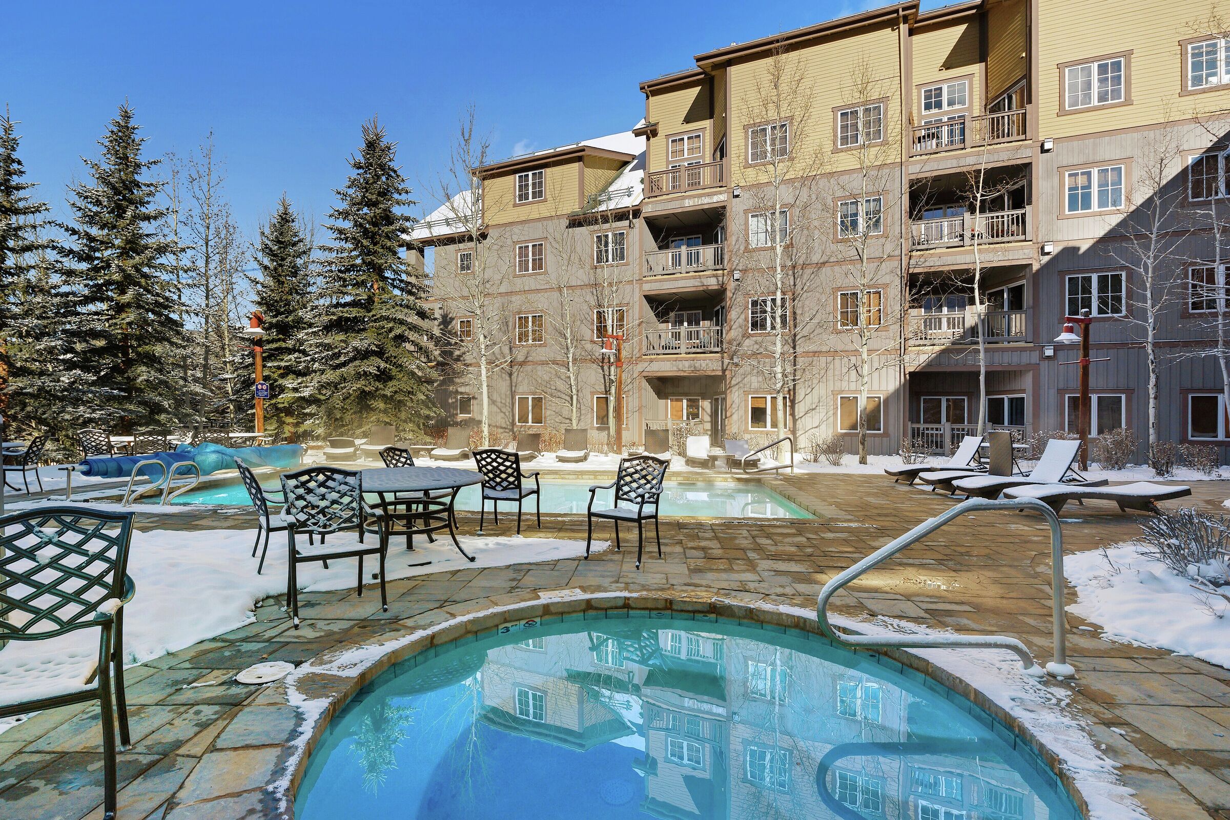 Outdoor Pool & Hot Tub