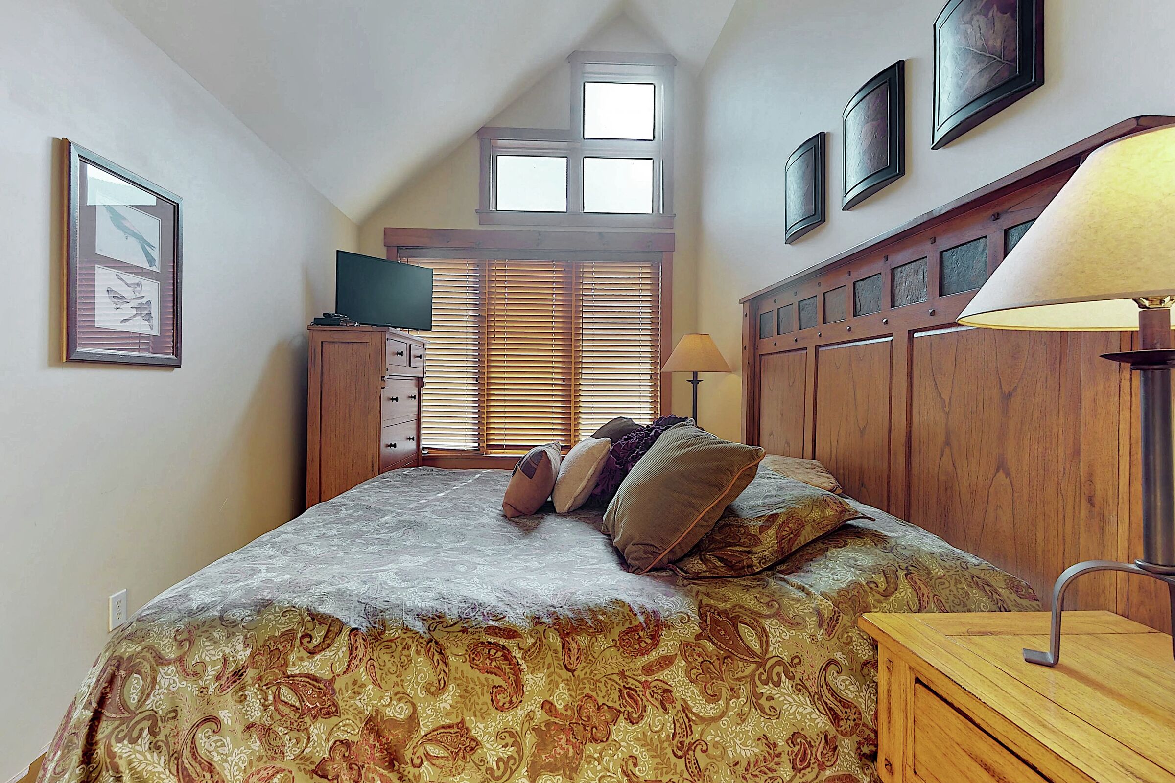 #8906 - Bedroom