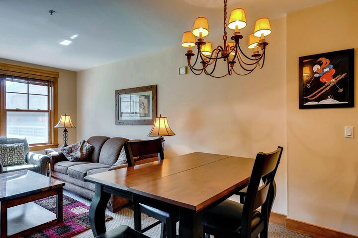 1 Bdrm - Dining Area