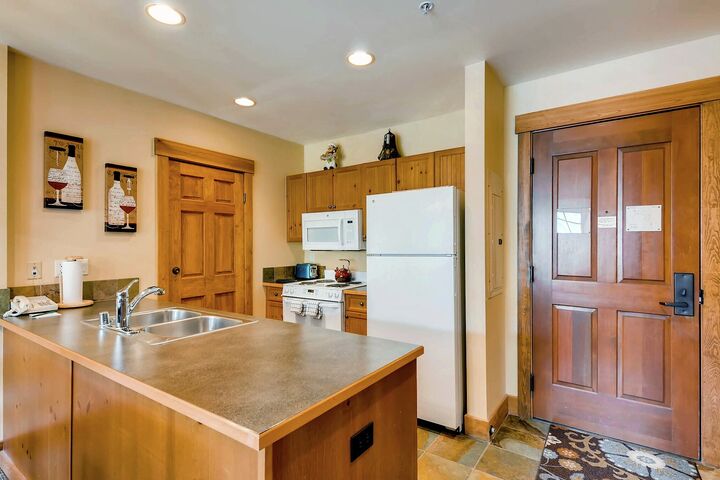 1 Bdrm - Kitchen