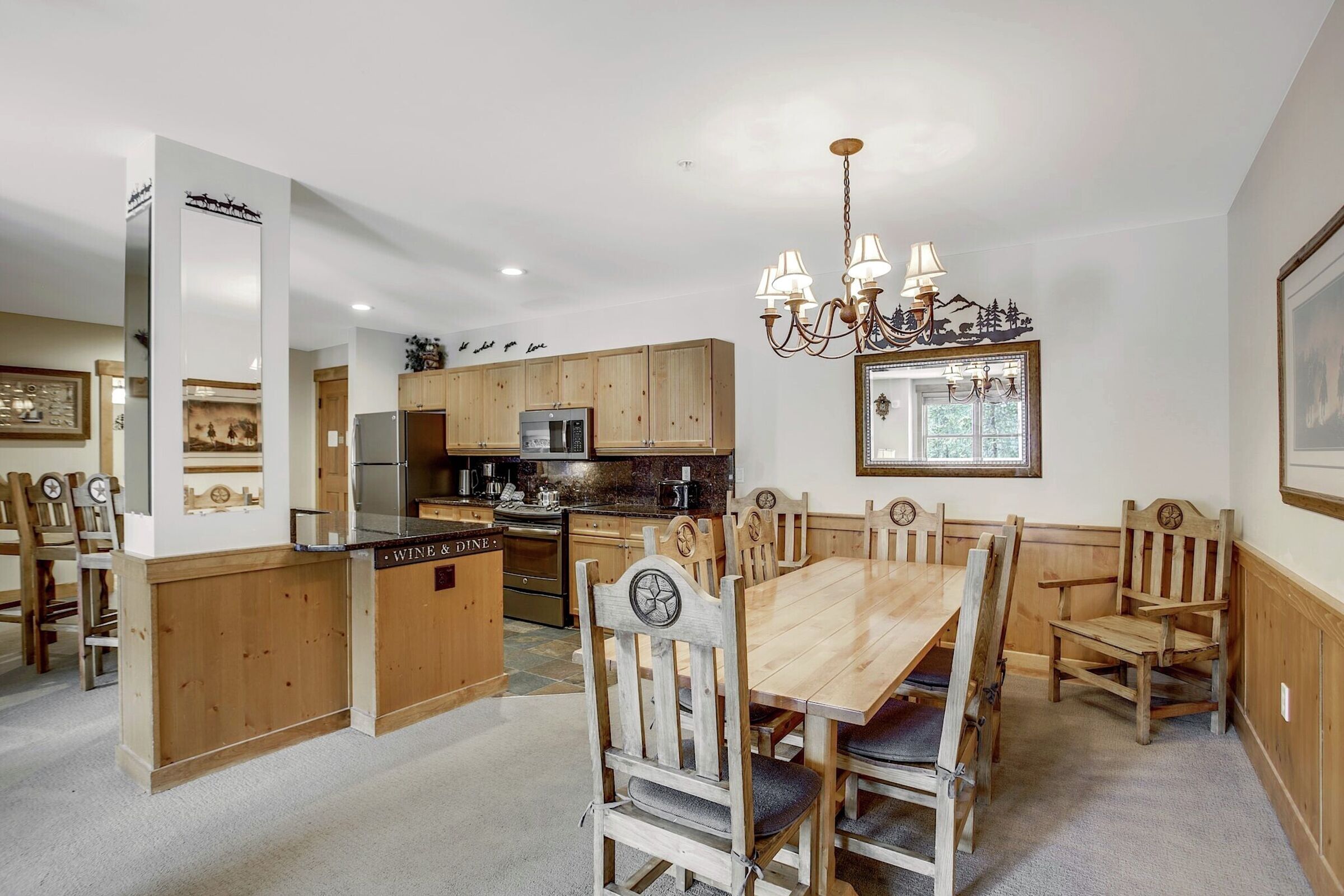 Dining Area & Kitchen
