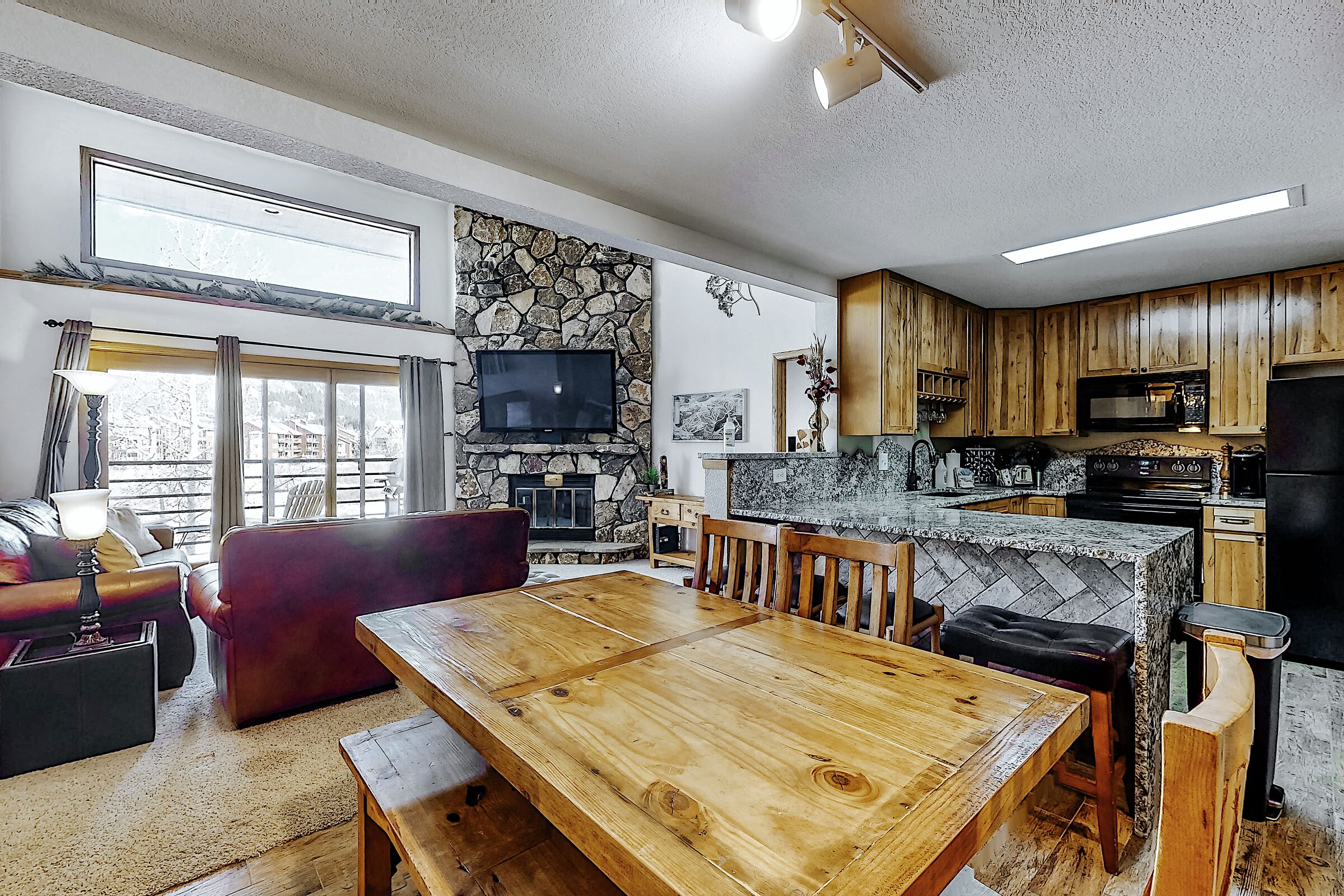 Dining Room & Kitchen