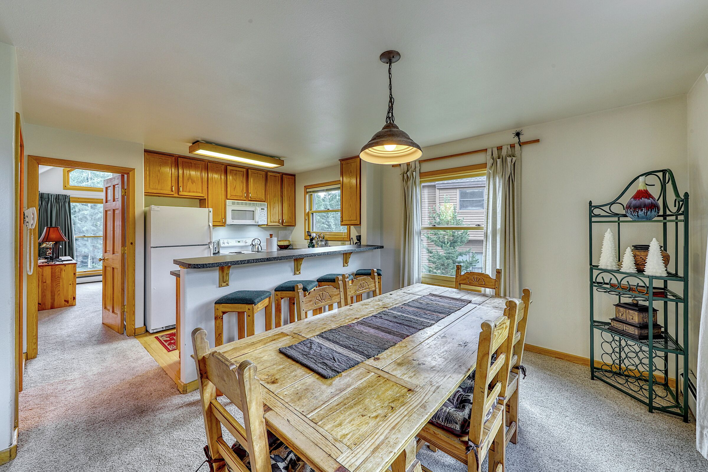 #05 - Dining Room & Kitchen