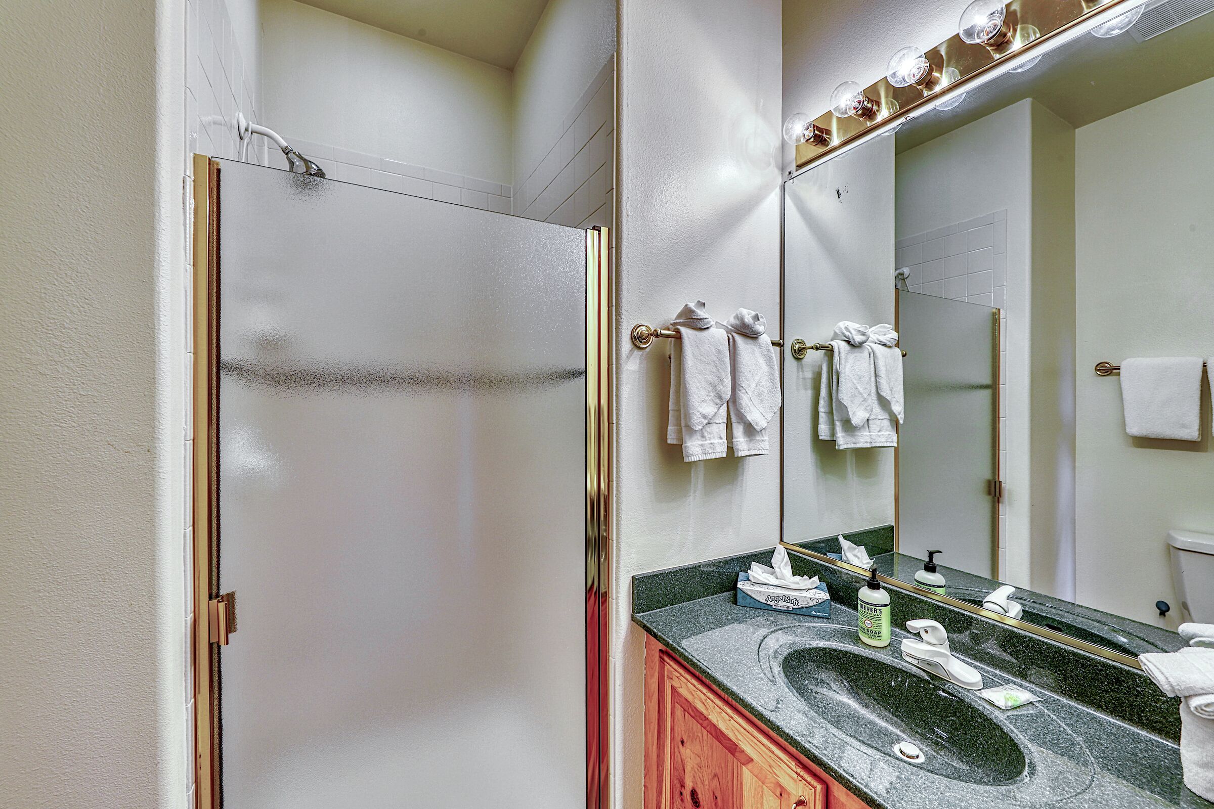 #05 - Bathroom