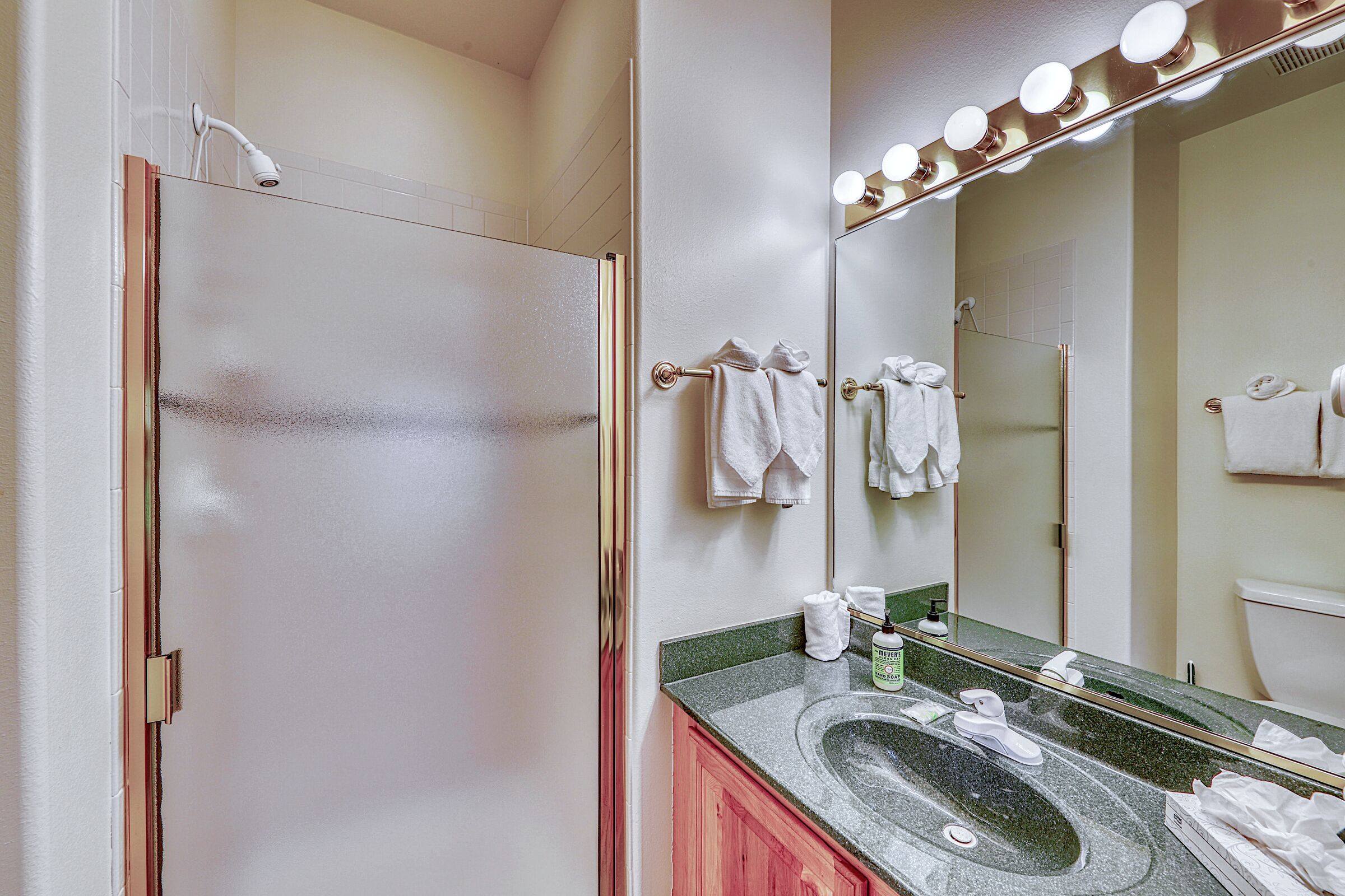#05 - Bathroom