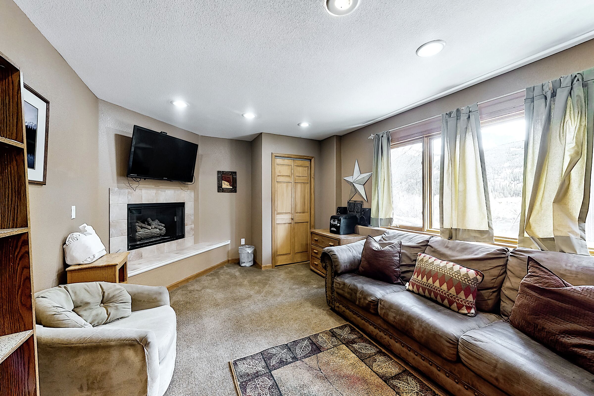 5 Bdrm HT - Living Room