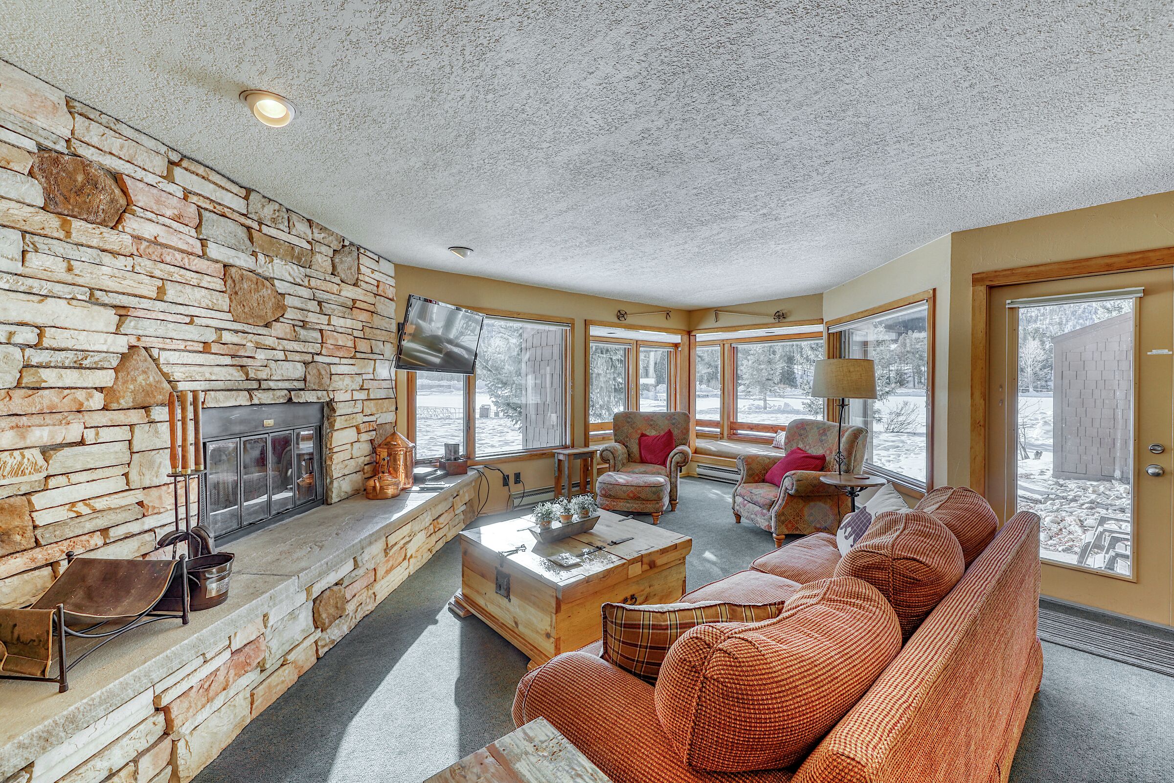#1700 - Living Room