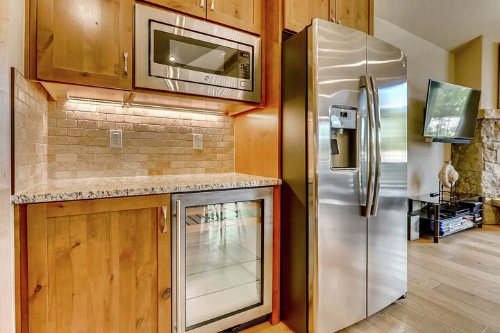 3 Bdrm Premier Townhome HT - Kitchen