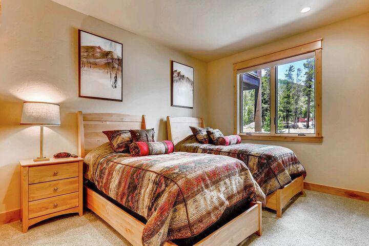 3 Bdrm Premier Townhome HT - Bedroom