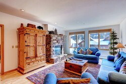 2 Bdrm/2 Bath Standard - Living Room