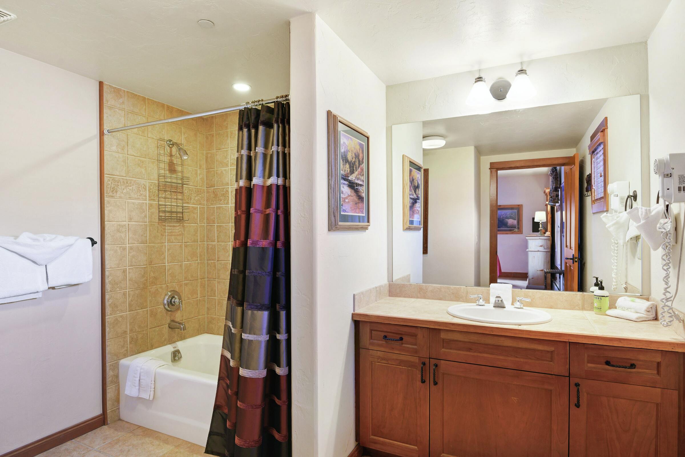 #416 - Master Ensuite Bathroom