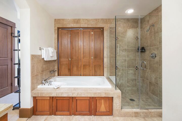 4 Bdrm - Master Ensuite Bathroom