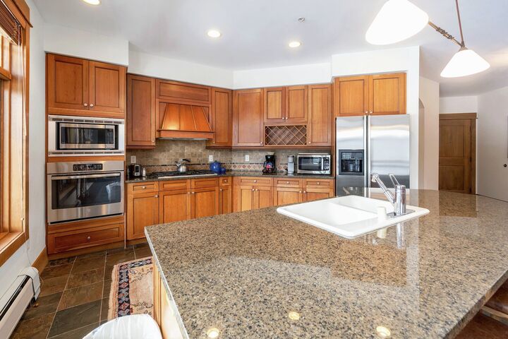 4 Bdrm - Kitchen