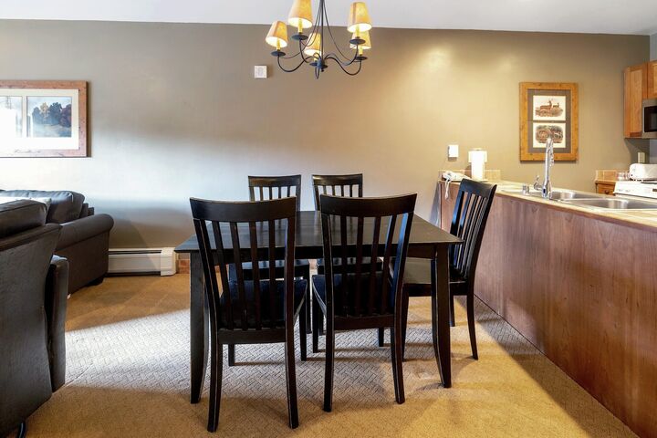 1 Bdrm + Murphy - Dining Area