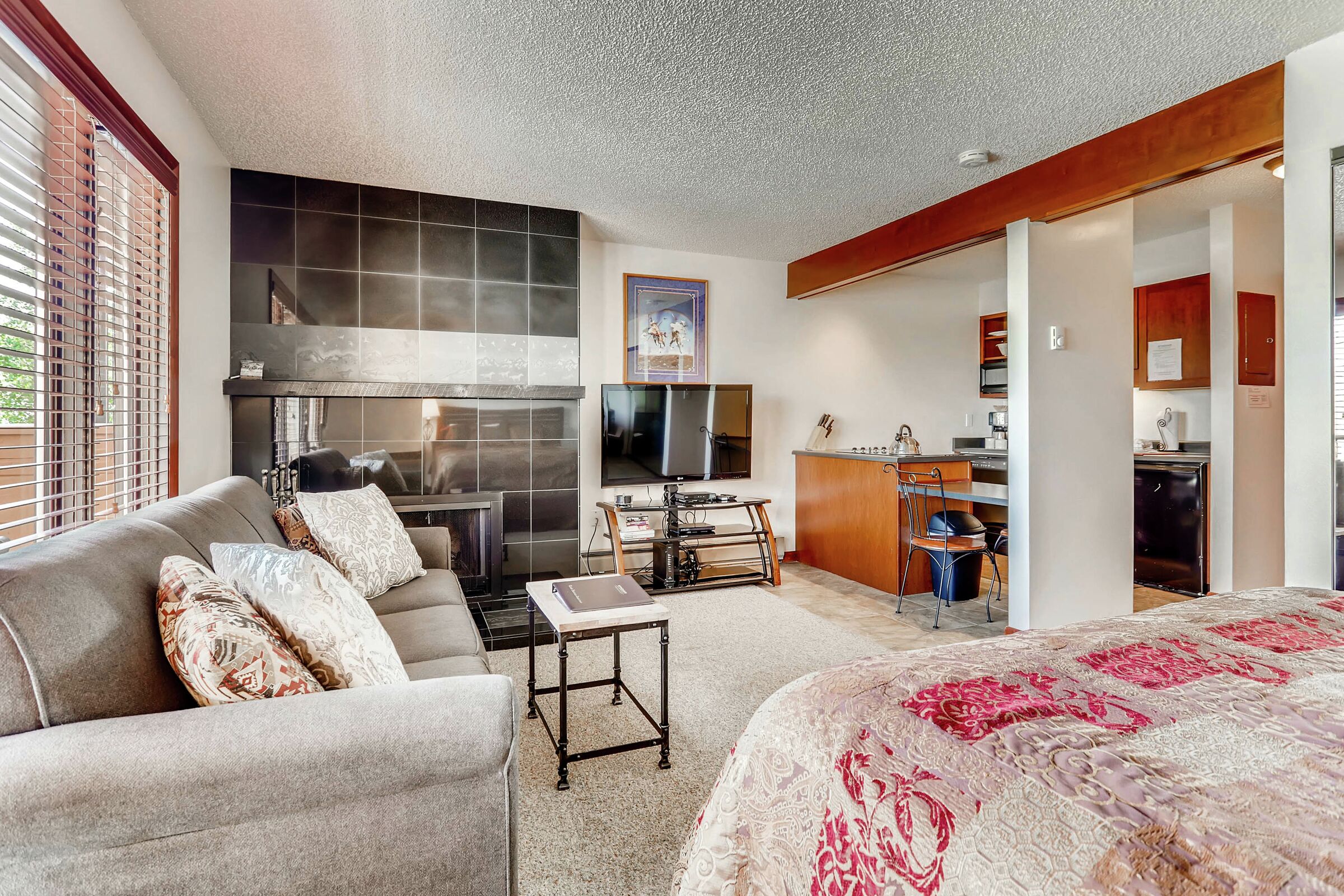 #116 - Studio Living Area