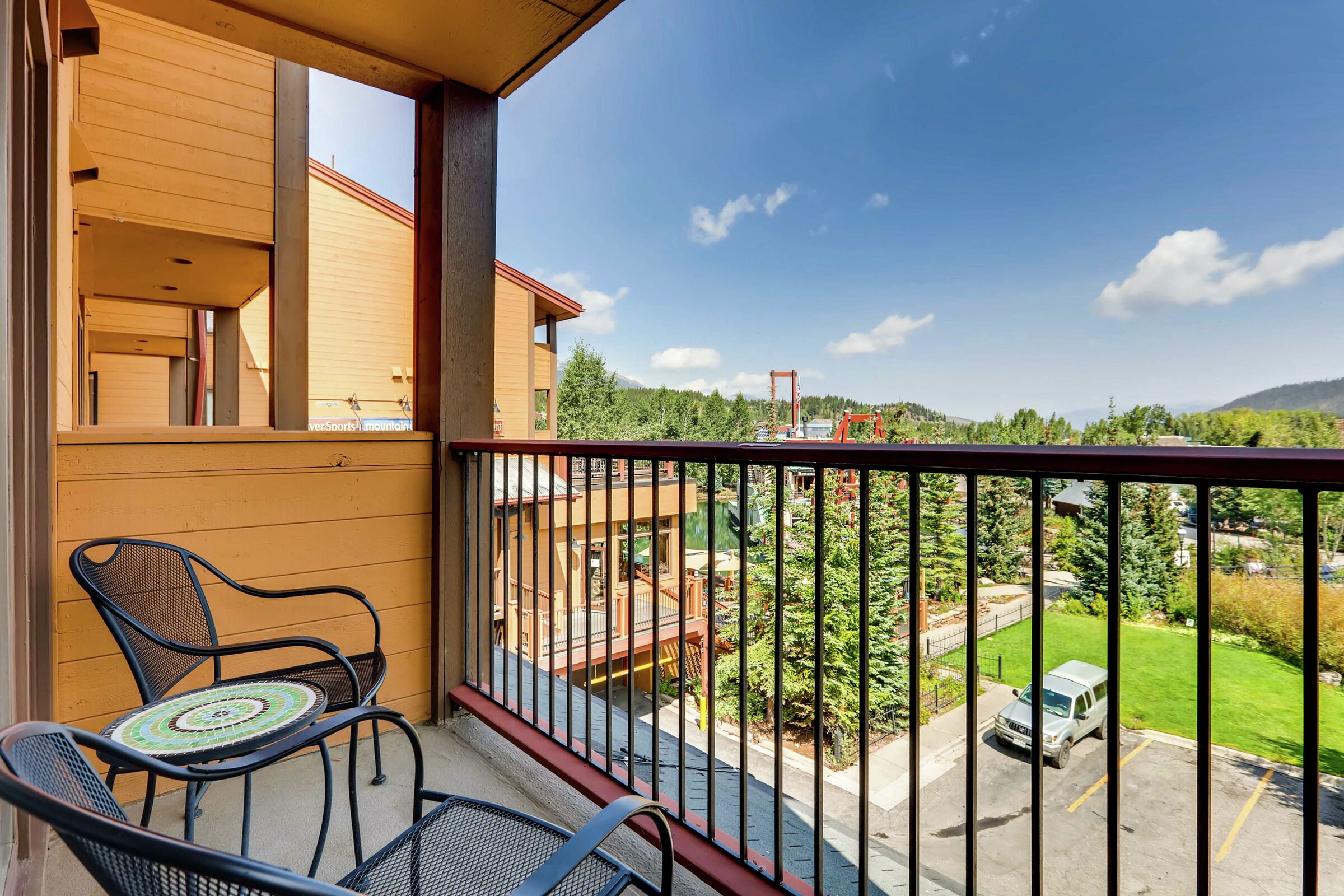 #117 - Studio Balcony