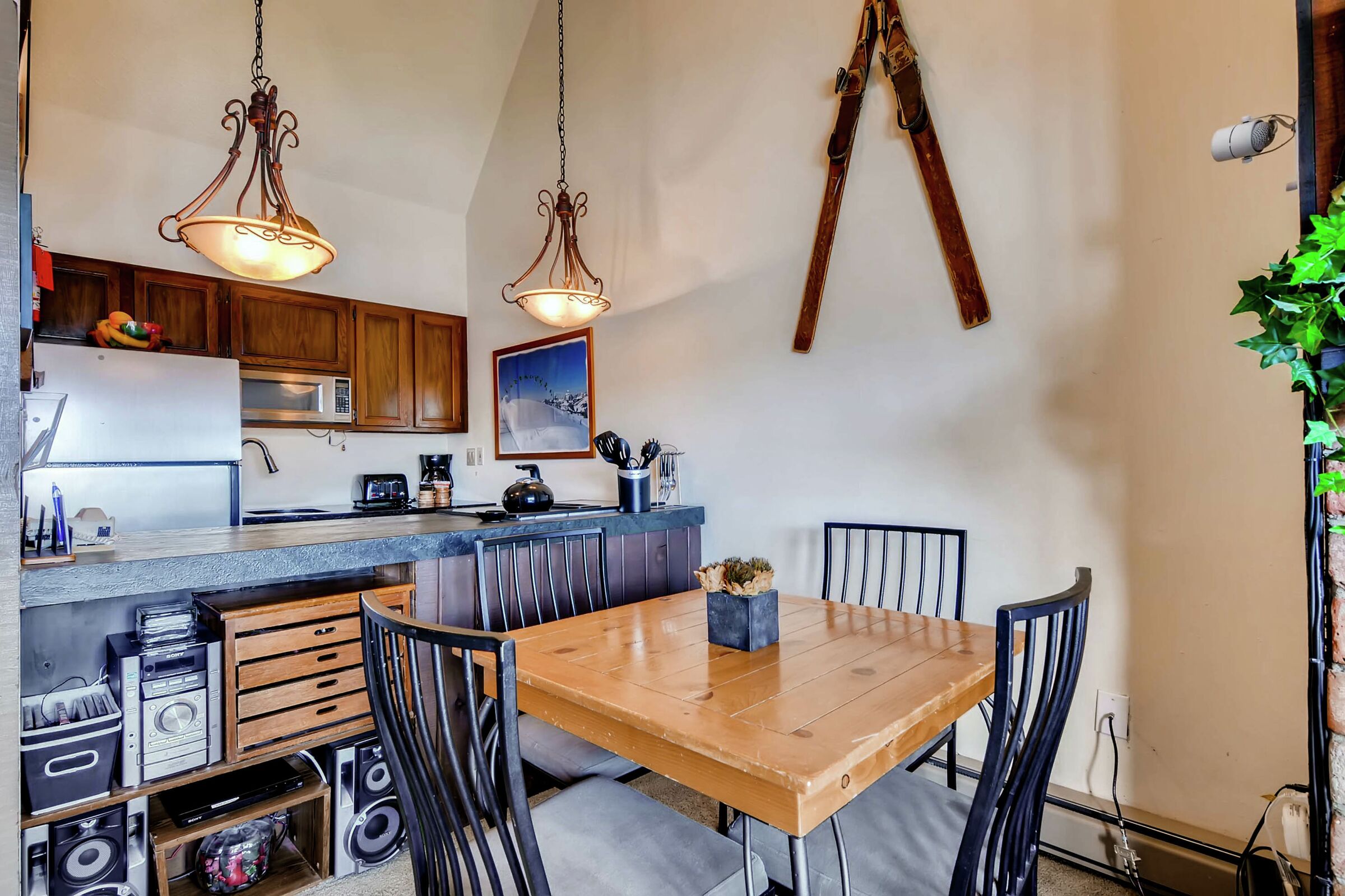 Studio Dining Room & Kitchen