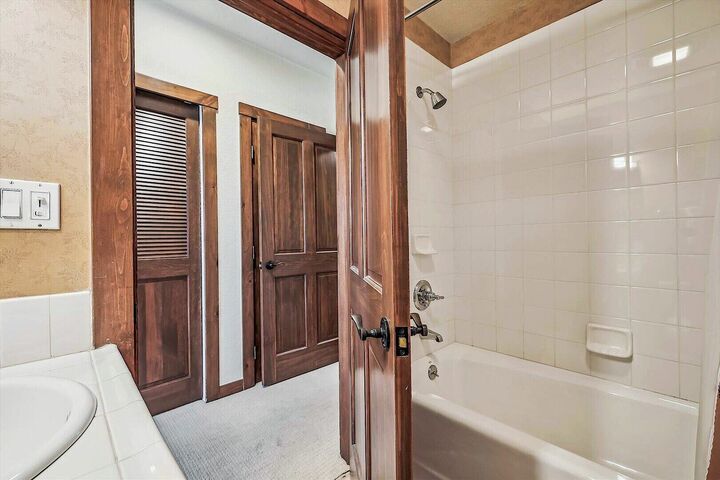 #3305 - Ensuite Bathroom