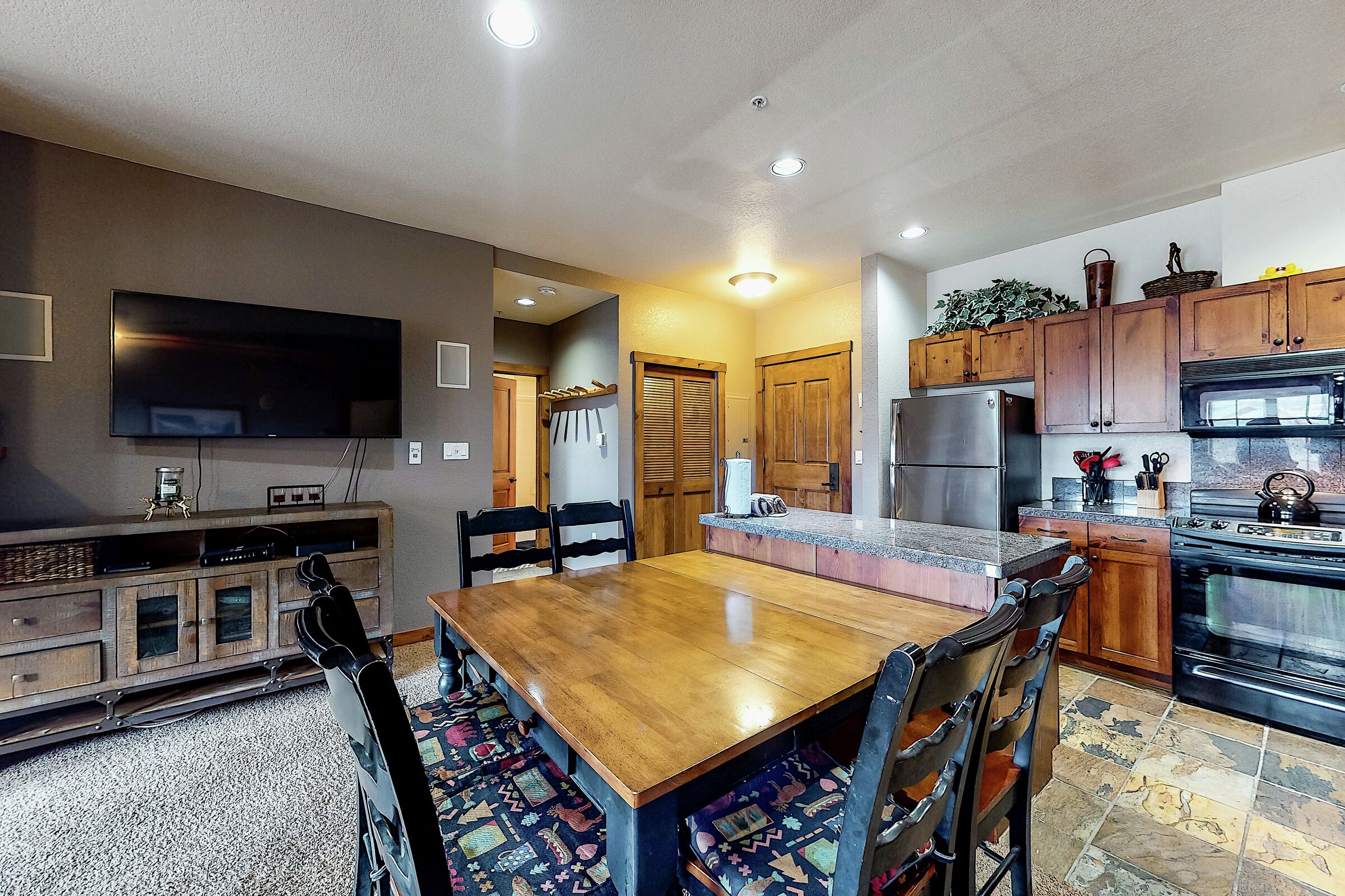 Dining Room & Kitchen