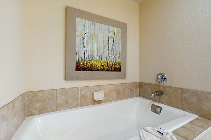 #2302 - Master Ensuite Bathroom
