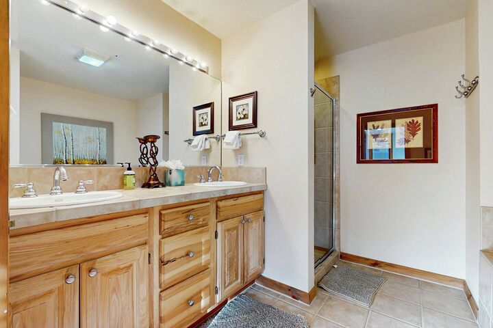 #2302 - Master Ensuite Bathroom