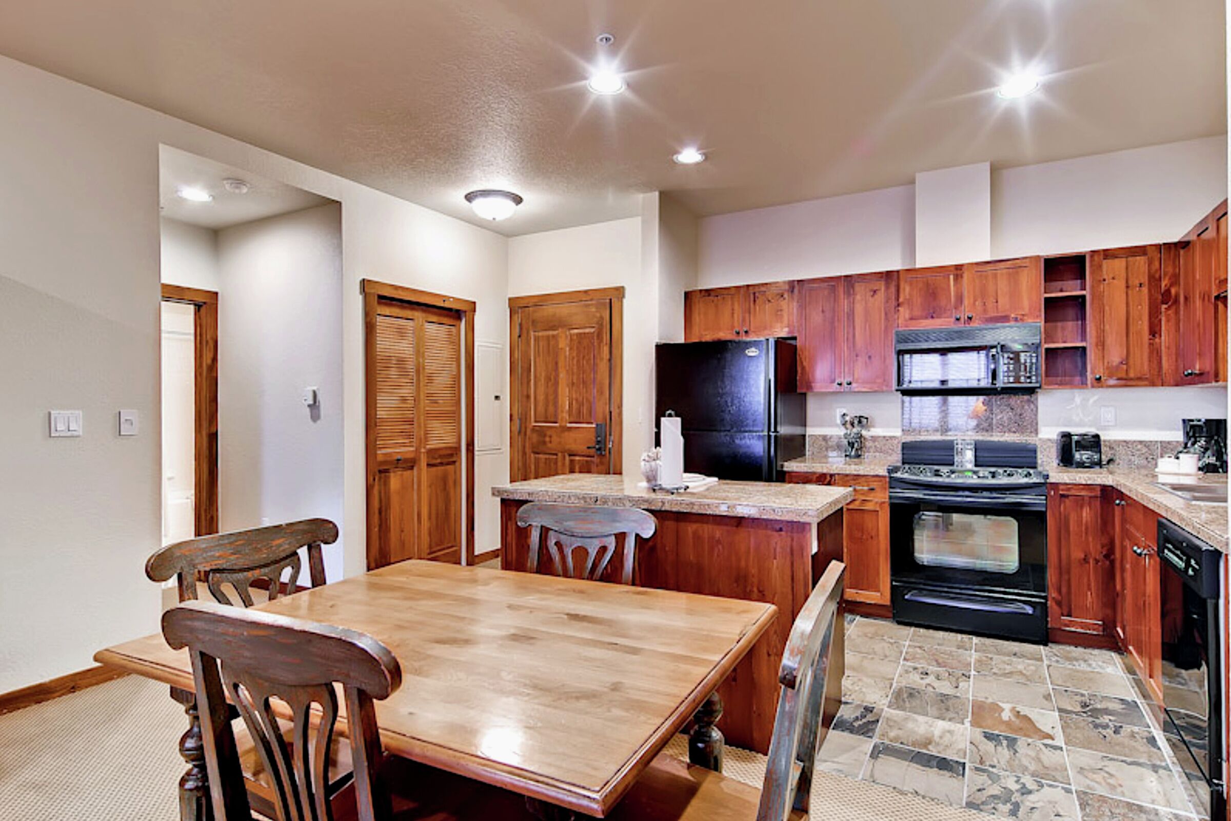 Dining Room & Kitchen