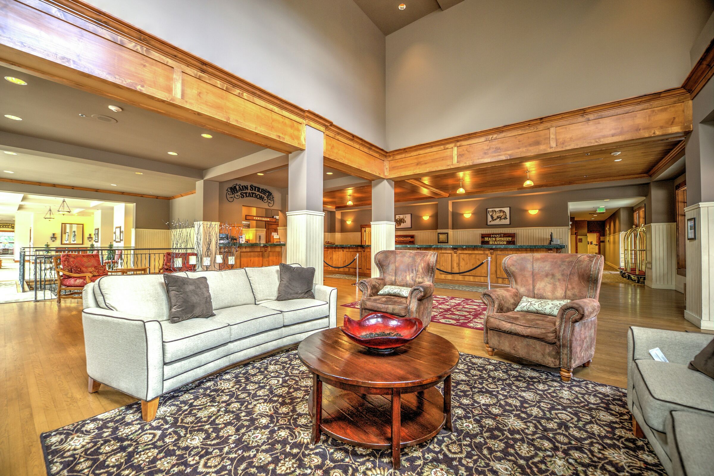 Lobby & Reception