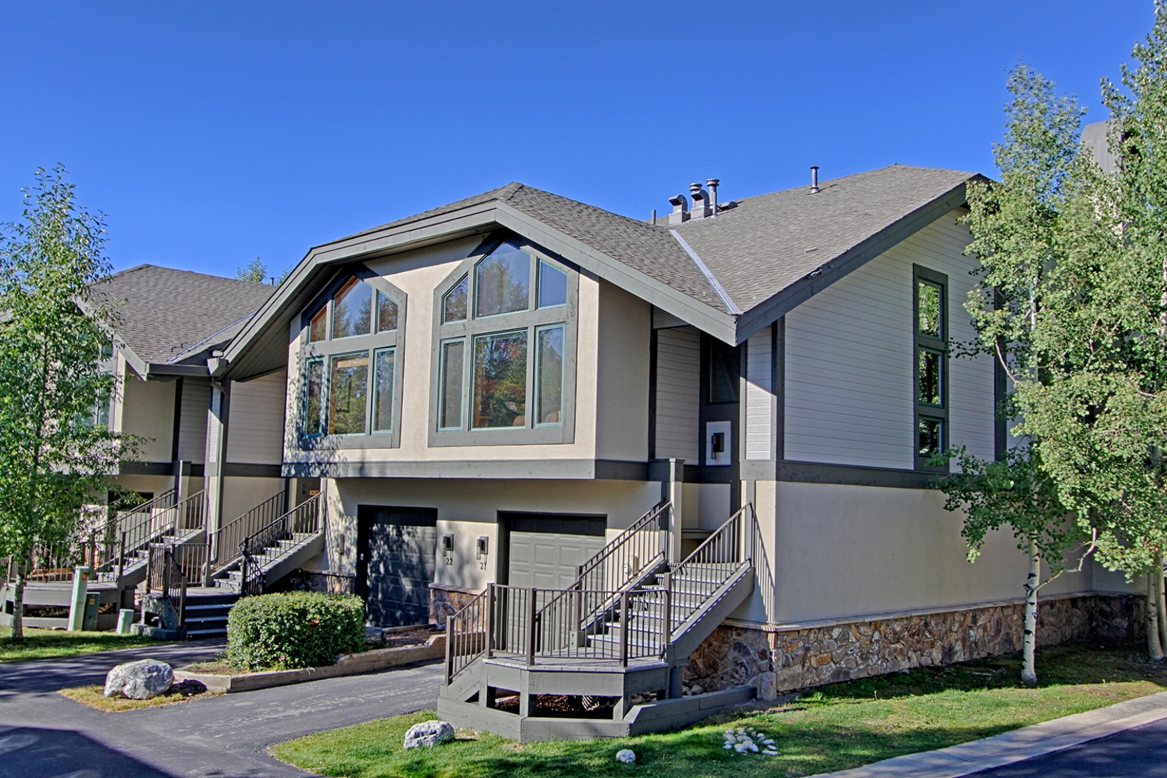 One Breckenridge Place