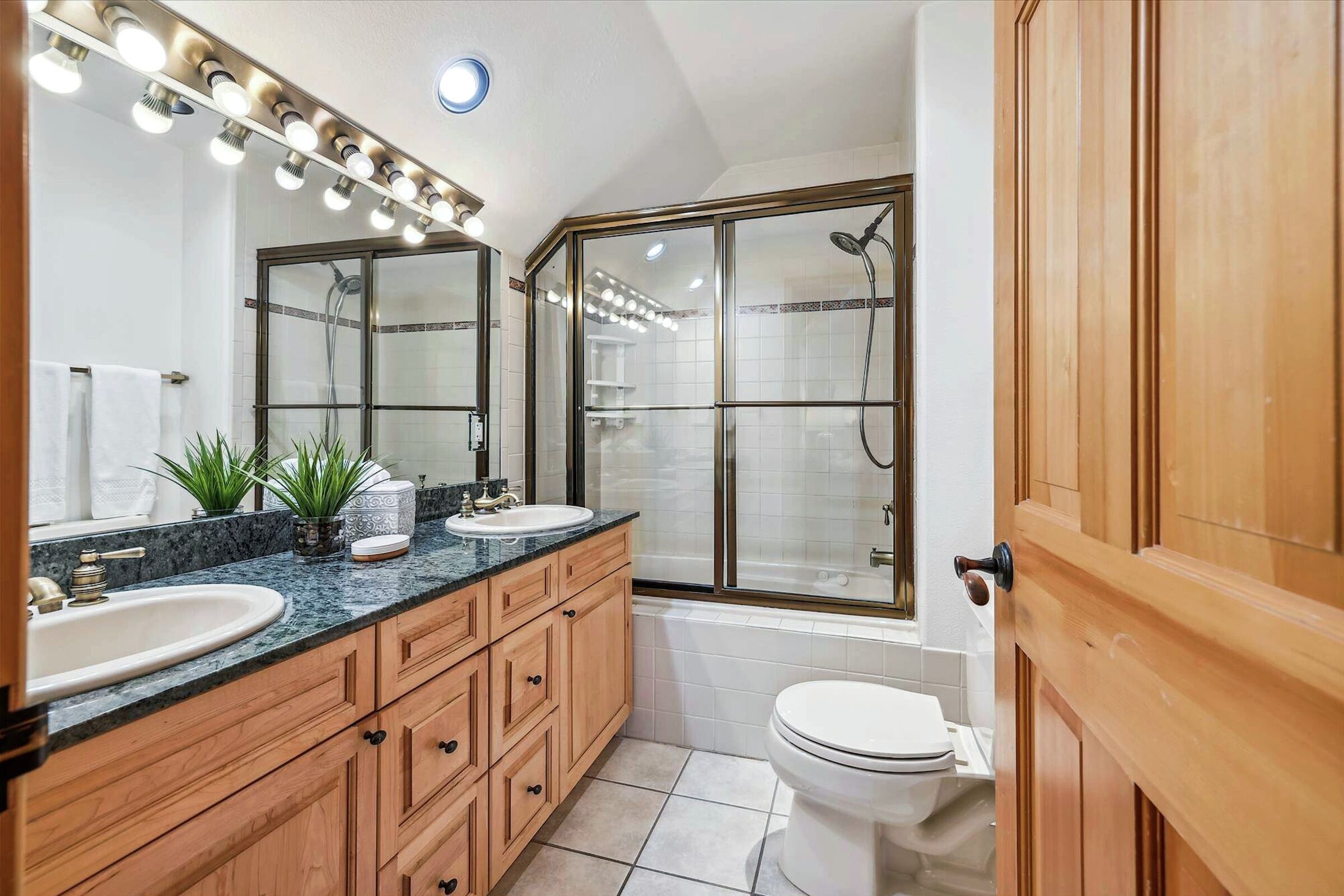 #309W - Master Ensuite Bathroom