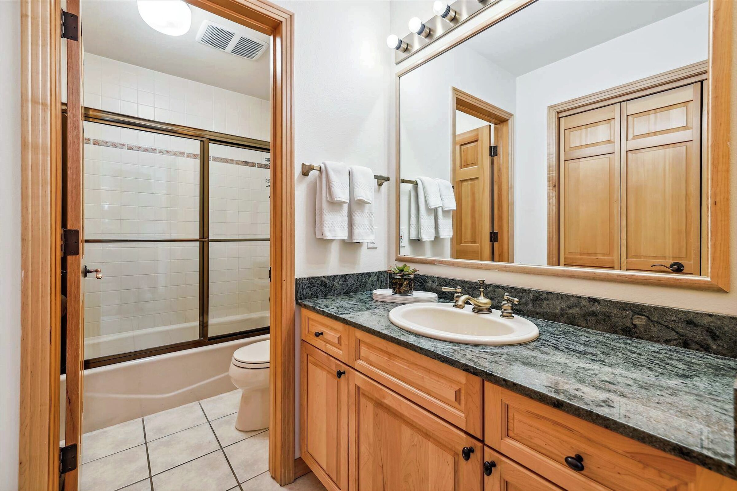 #309W - Bathroom
