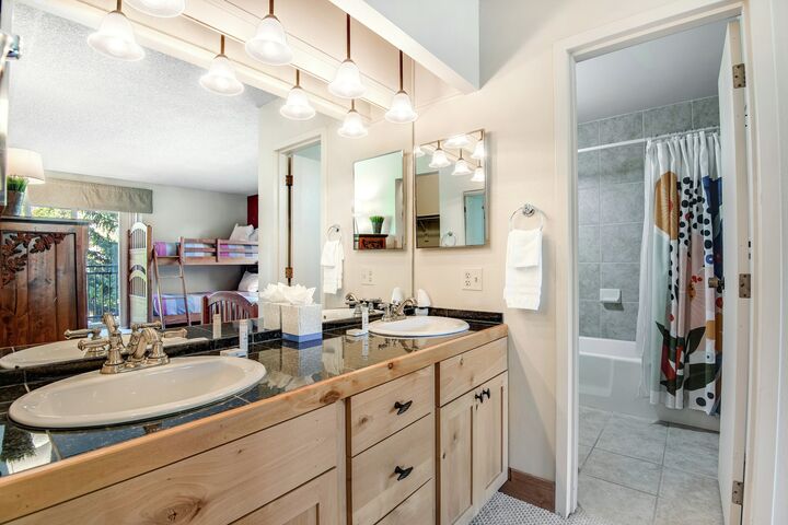 #C305 - Powderhorn Corner - Ensuite Bathroom