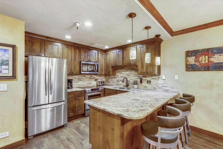 2 Bdrm 2.5 Bath - Chateaux - Kitchen