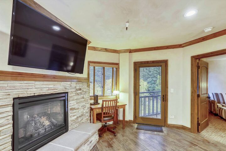 2 Bdrm 2.5 Bath - Chateaux - Living Area