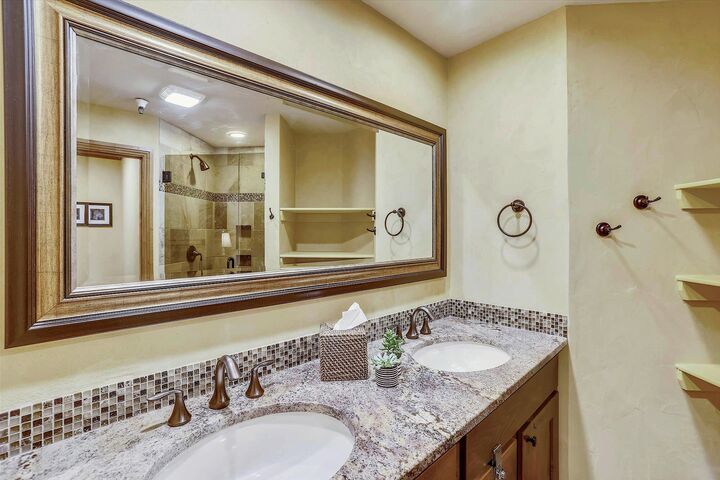 2 Bdrm 2.5 Bath - Chateaux - Master Ensuite Bathroom