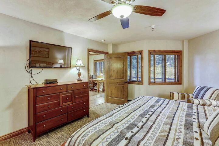 2 Bdrm 2.5 Bath - Chateaux - Master Bedroom