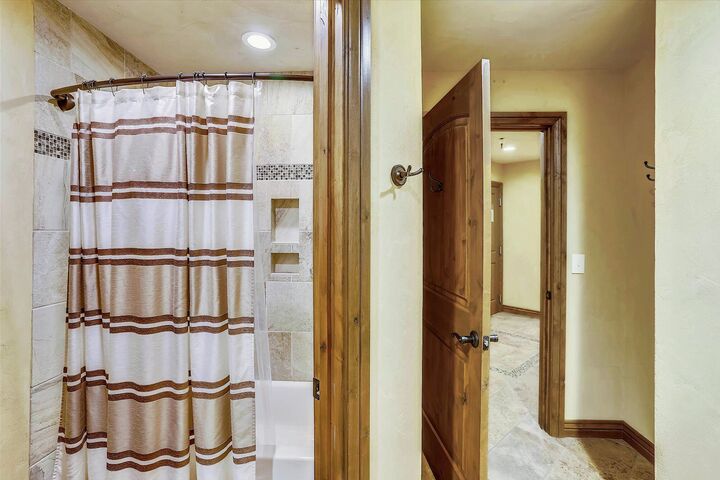 2 Bdrm 2.5 Bath - Chateaux - Ensuite Bathroom