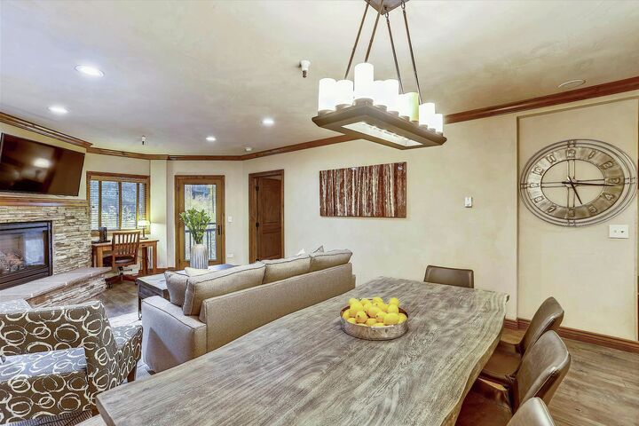 2 Bdrm 2.5 Bath - Chateaux - Dining Room & Living Area