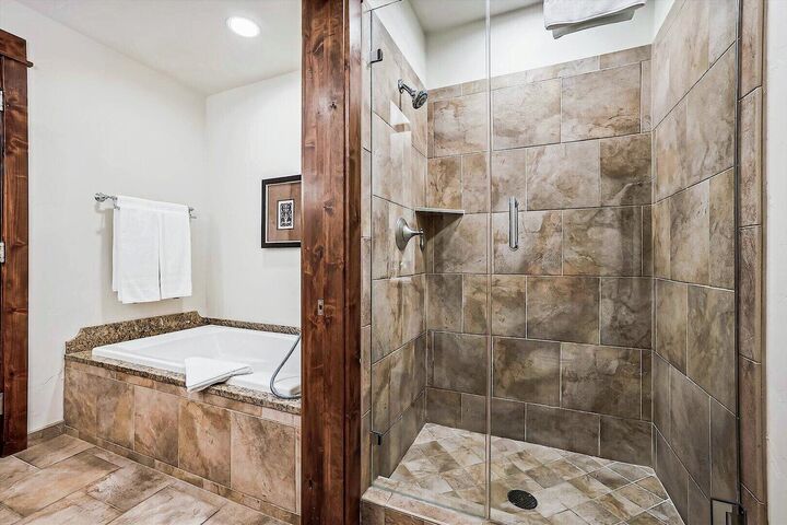 #414 - Master Ensuite Bathroom