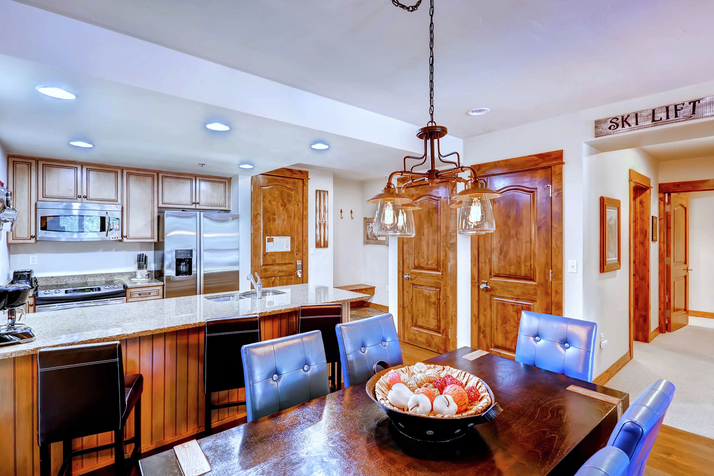 #204 - Dining Room & Kitchen