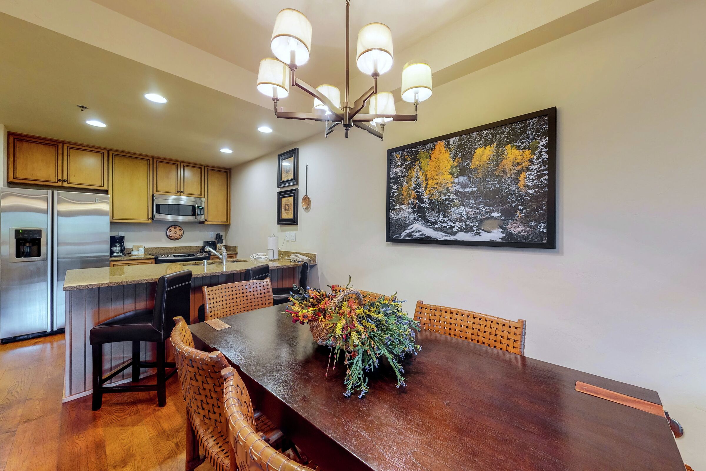 #403 - Dining Room & Kitchen