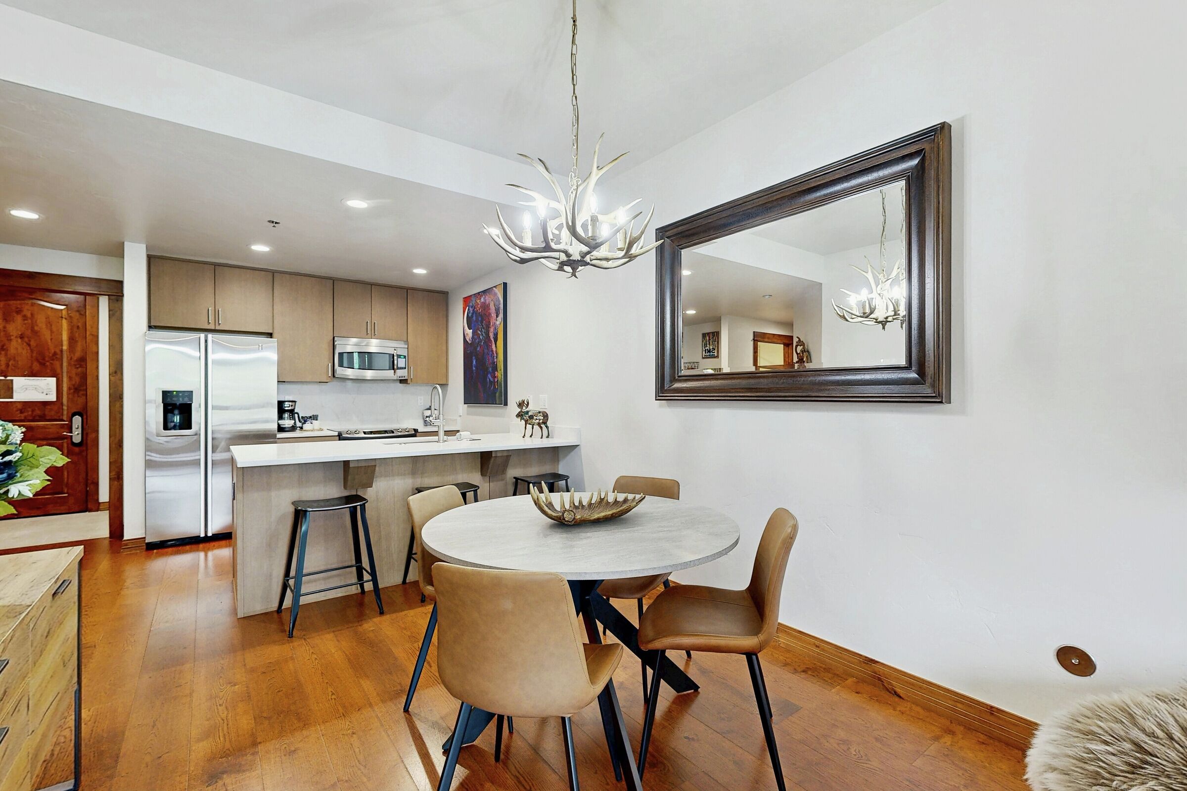 Dining Area & Kitchen