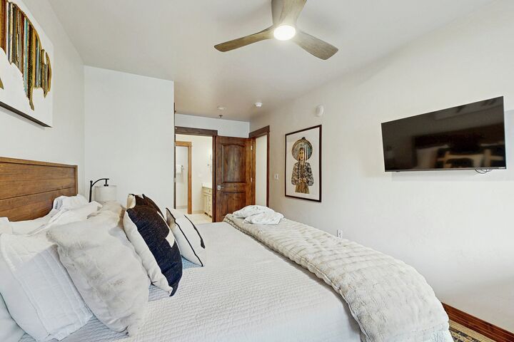 #405 - Master Bedroom