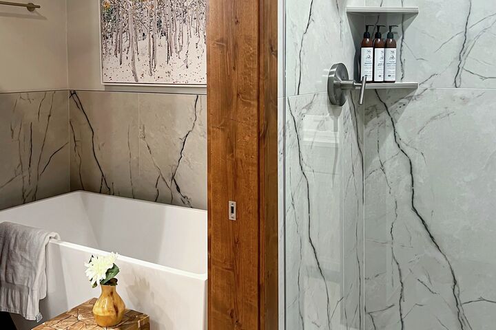 #405 - Master Ensuite Bathroom