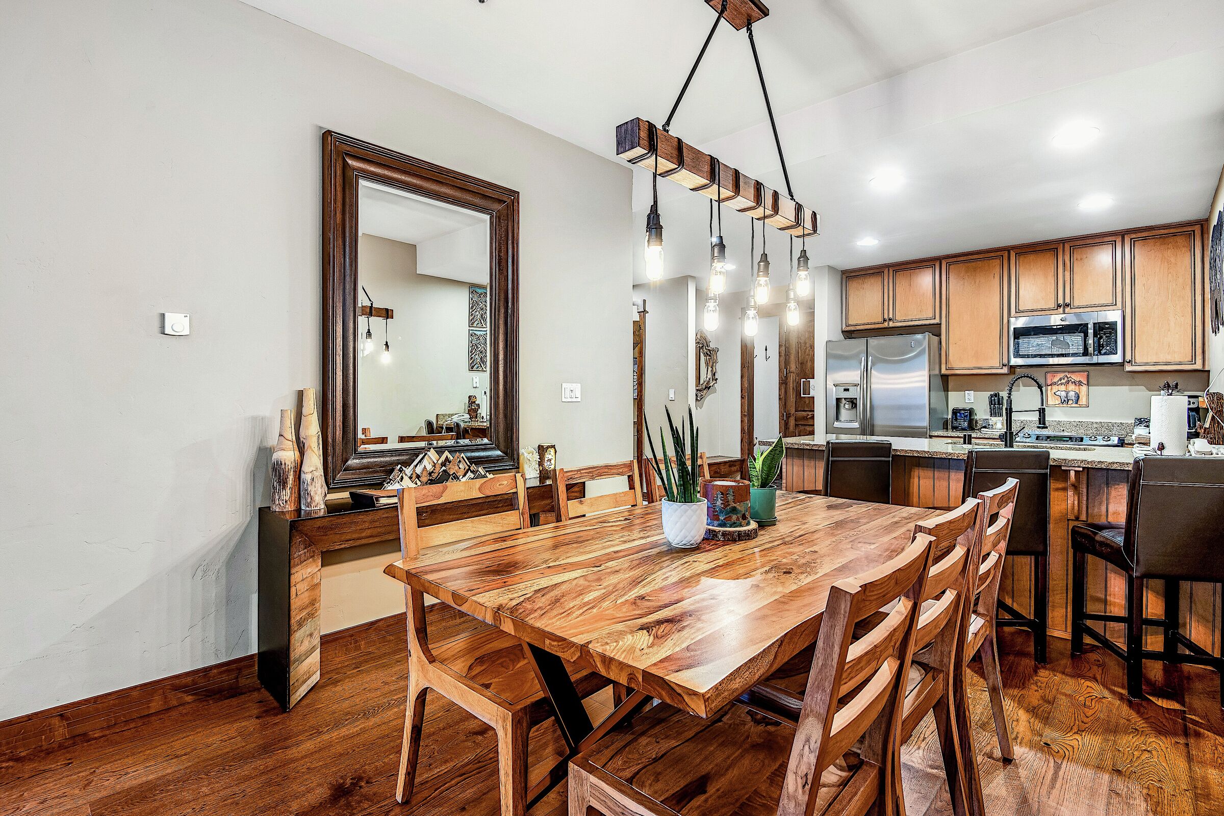#506 - Dining Room & Kitchen