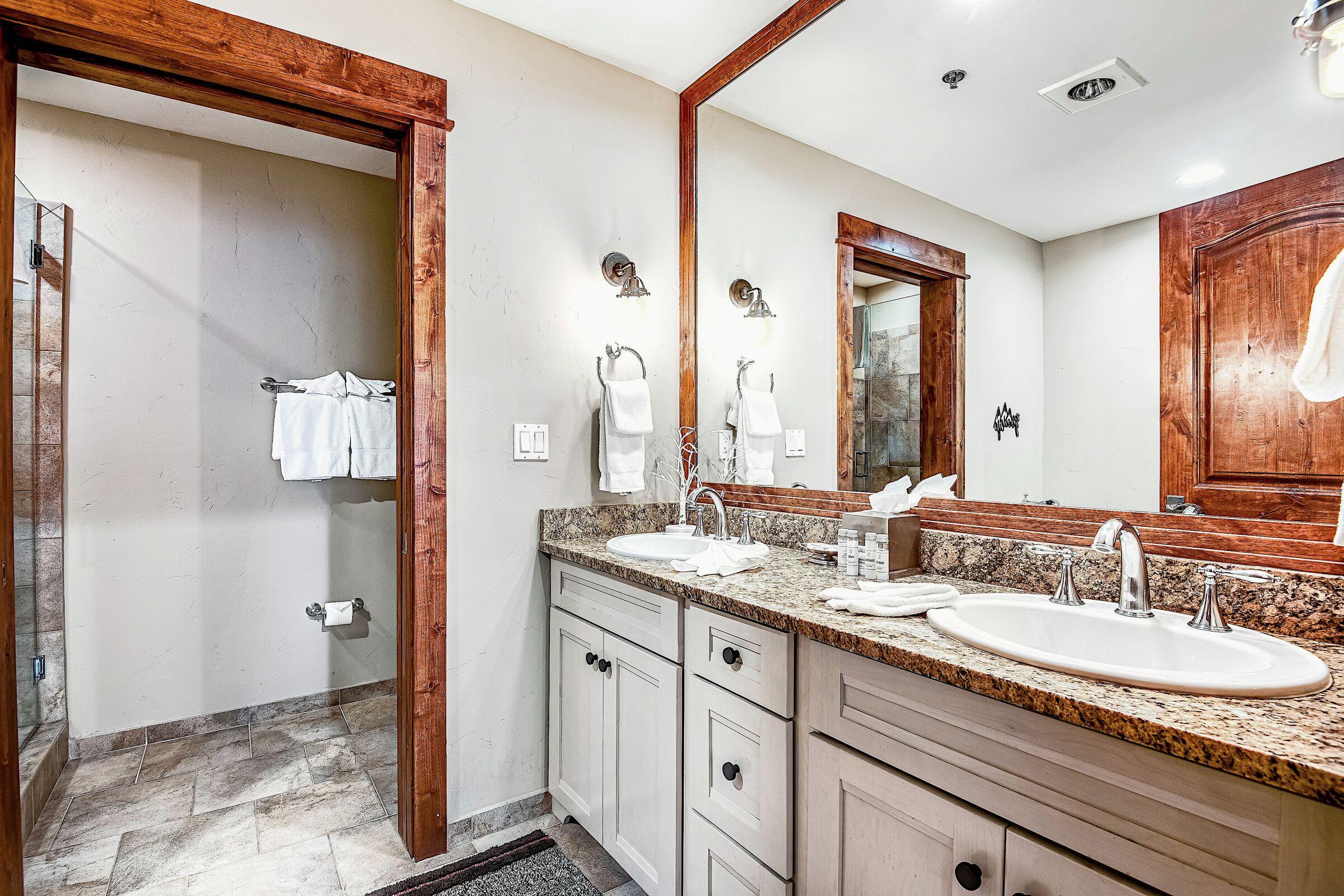 #506 - Master Ensuite Bathroom