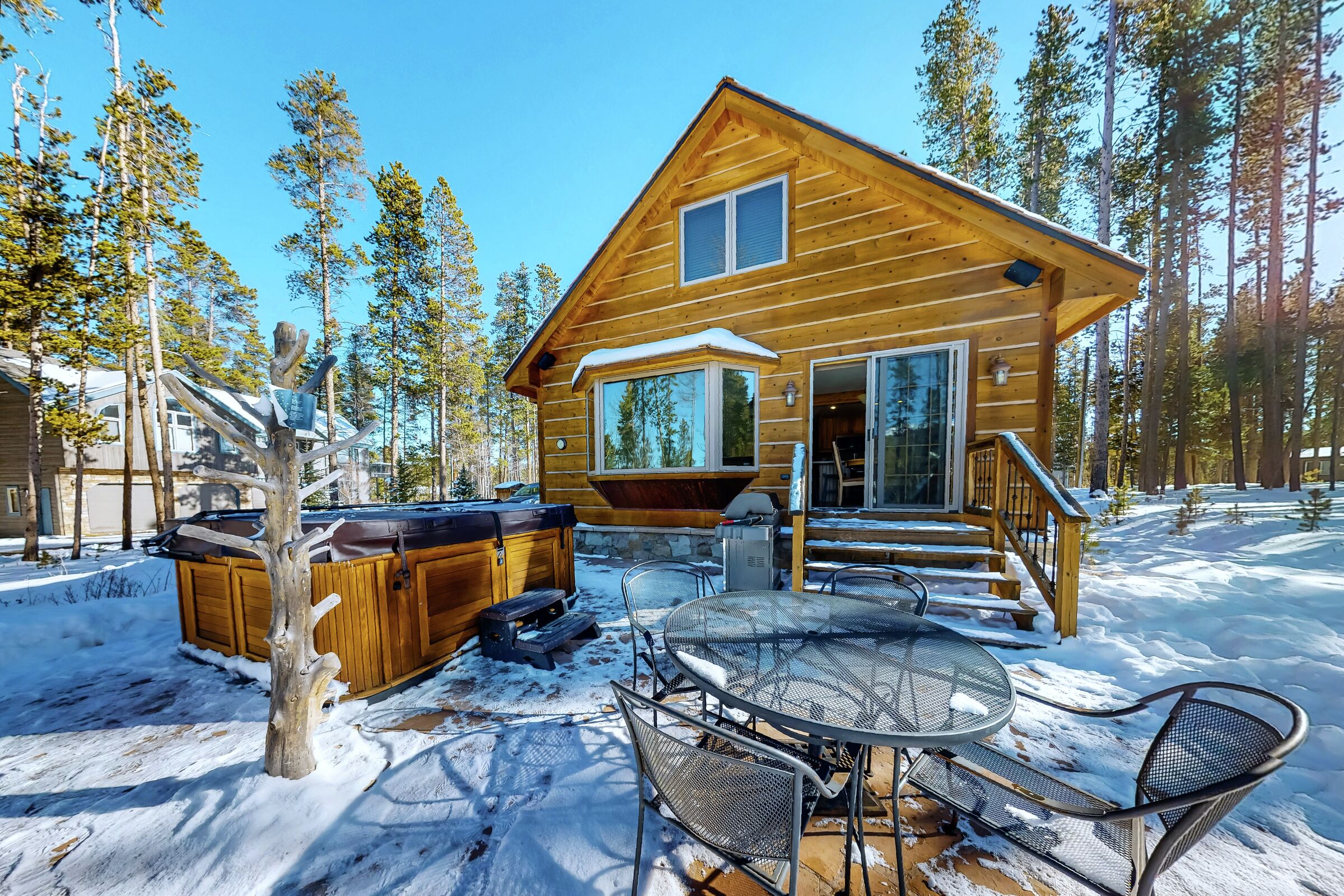 3 Bdrm 2 Bath HT - Patio with Hot Tub
