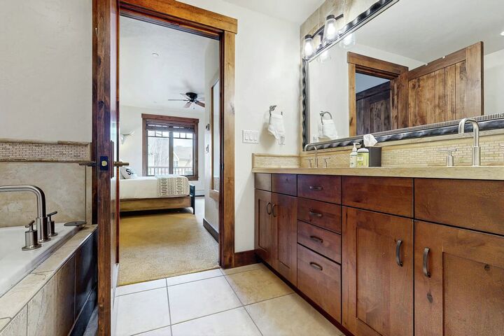 #5307 - Master Ensuite Bathroom